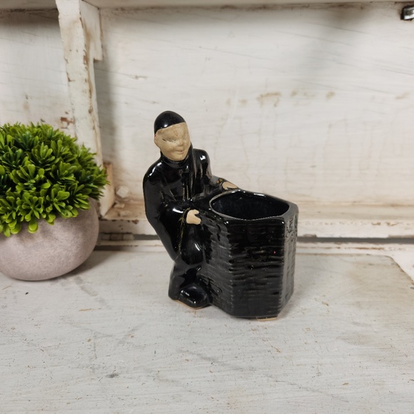 VTG 1950s McCoy Pottery Asain Man Planter / Vase in all Black- Mid Century Retro - Picture 1 of 10